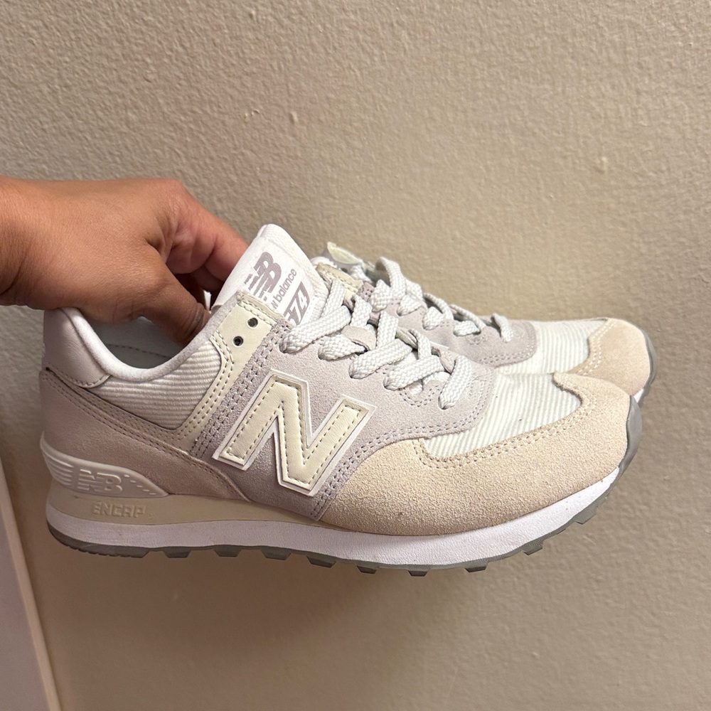 New Balance Women's Sneakers in Light Beige and Off-White